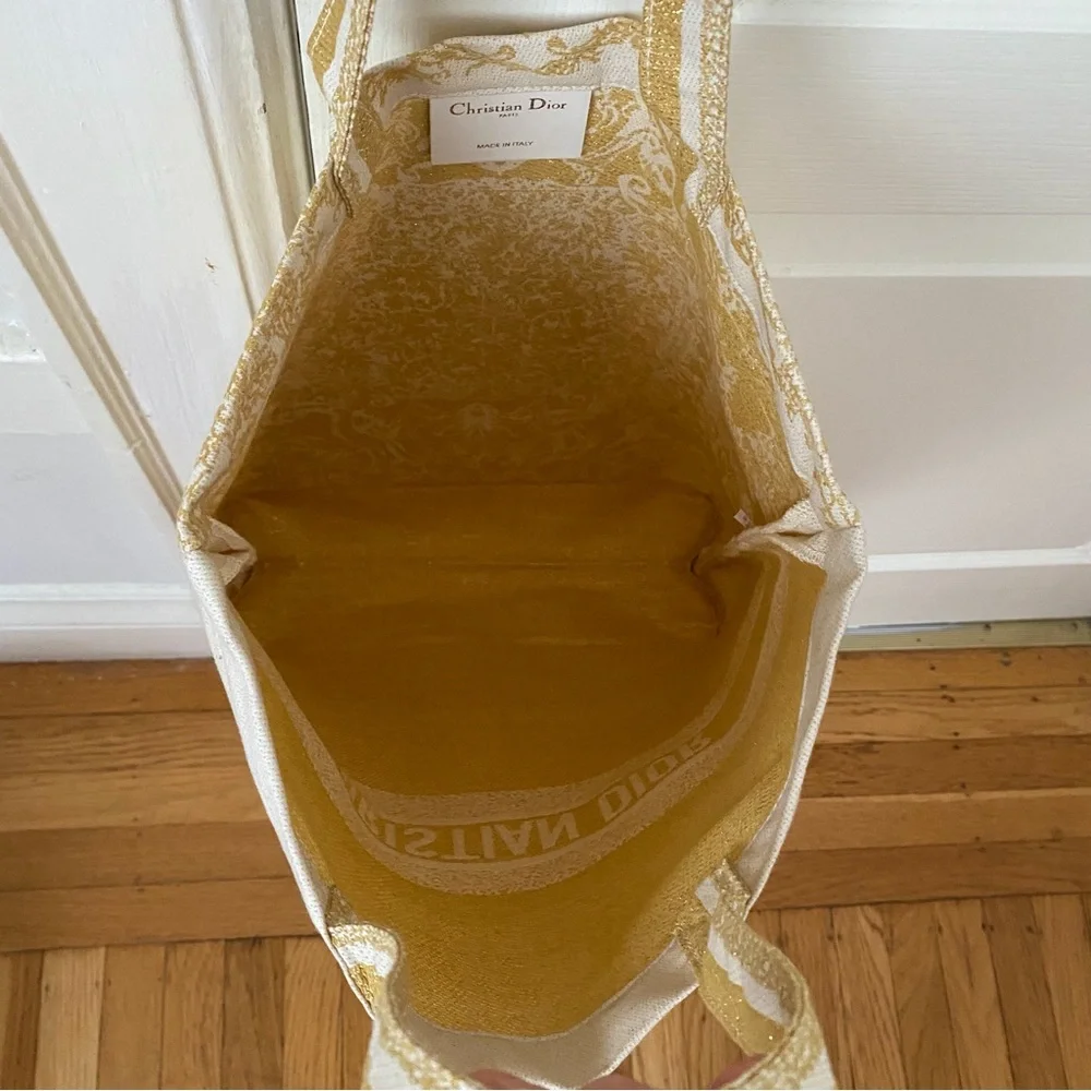 New Christian Dior Made in Italy Gold Metallic Cream Festive Travel Tote Bag - Picture 12 of 14